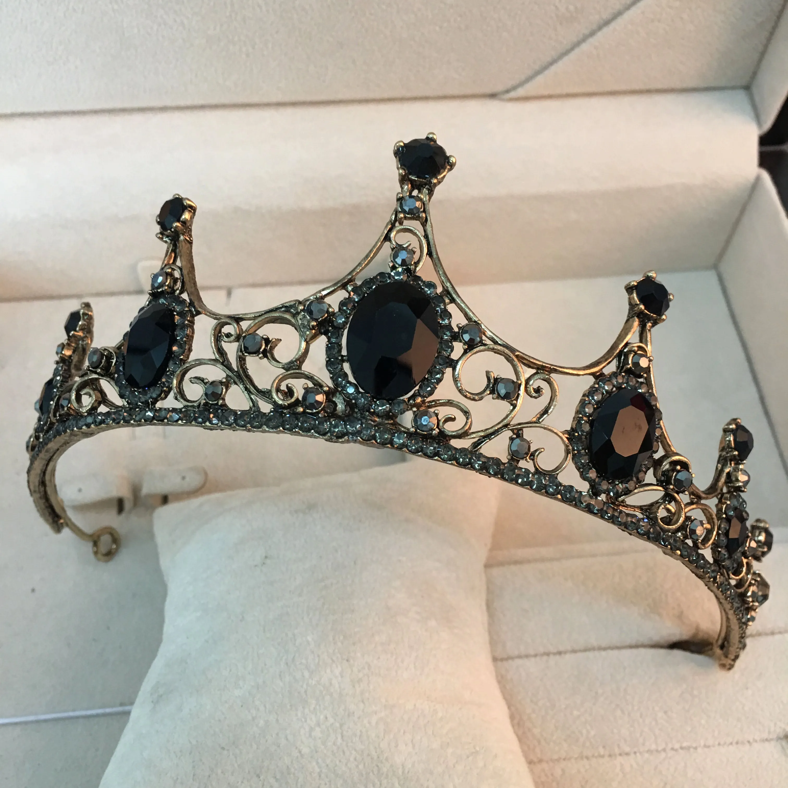 Black Baroque Vintage Crown KF83711