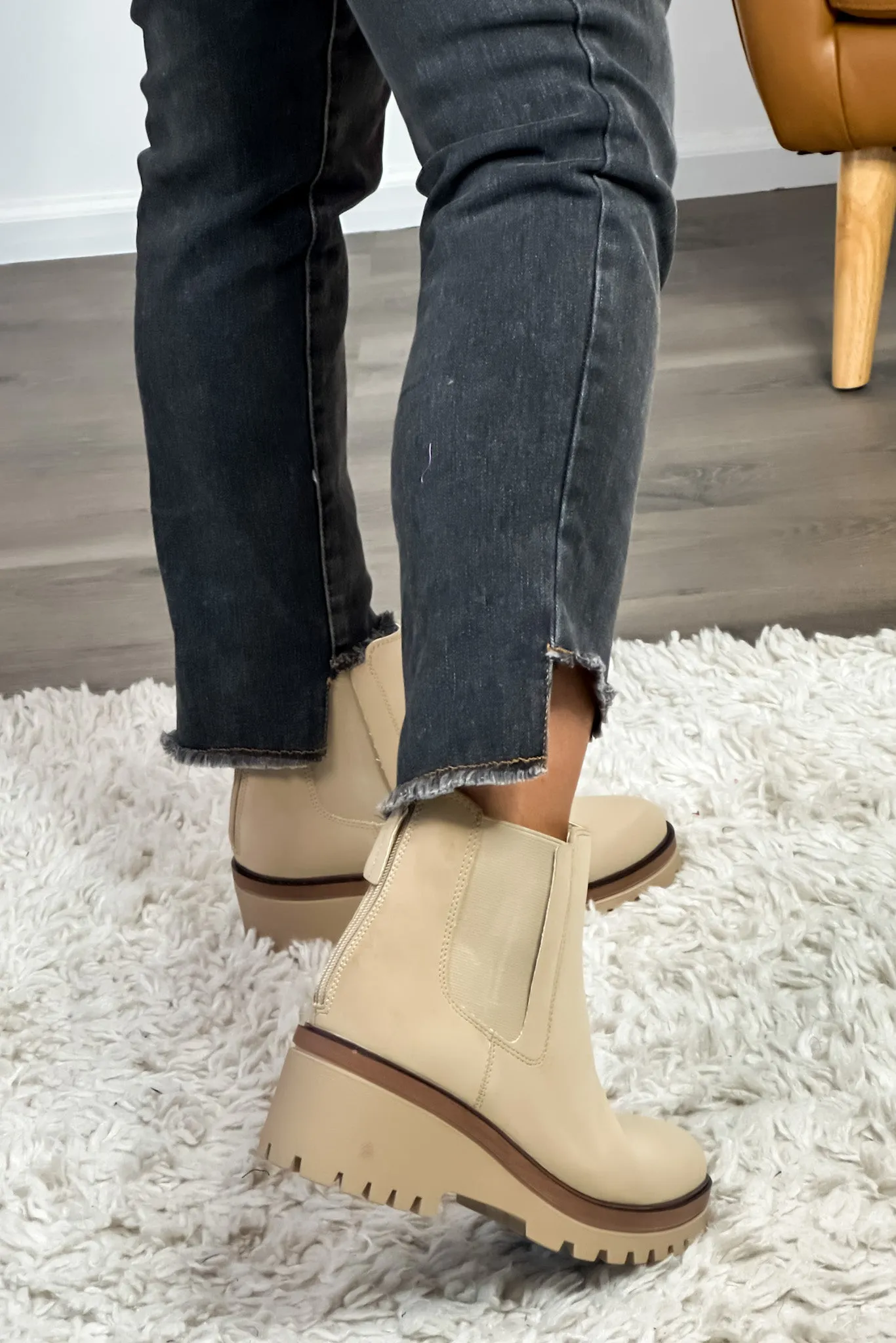 Mia Sefi Chelsea Boot : Sand